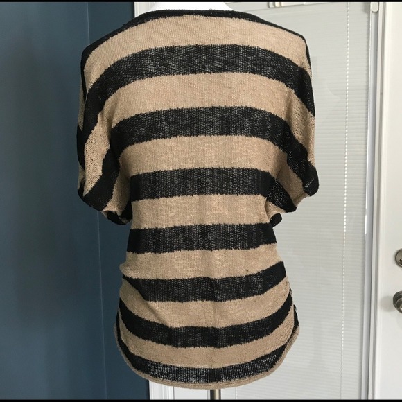 Lightweight shortsleeved sweater Sz M - Picture 6 of 7